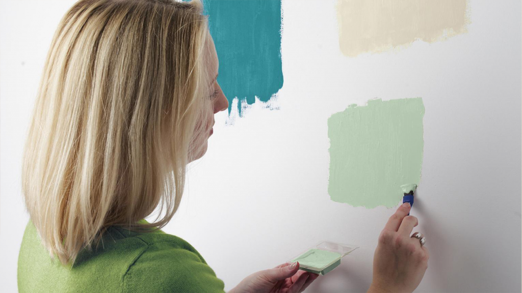 woman-testing-colours-on-wall